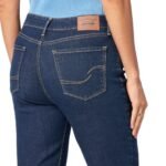 Levi Strauss Signature Gold womens Totally Shaping Skinny Jeans - Image 5
